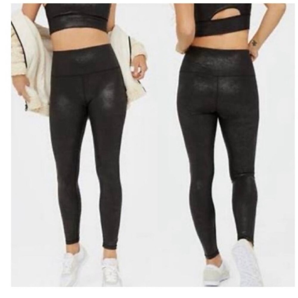 Aerie Offline The Hugger High Waisted Crackle Leggings Black Medium Long